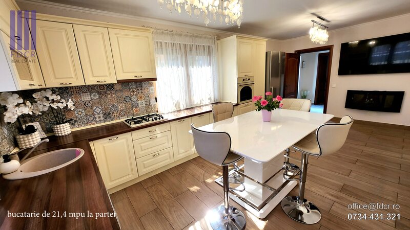 Vila lux, 350mpu, S+P+E+M, 2 garaje, crama, office, 2 bucatarii, 2 intrari