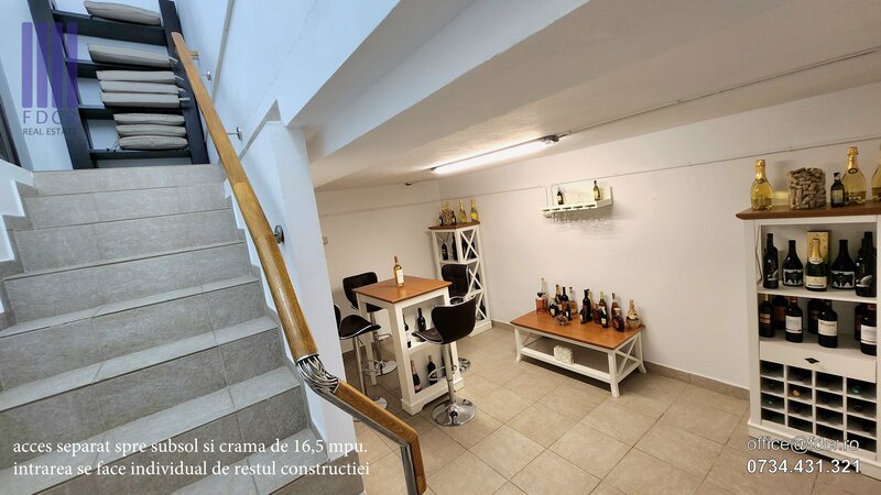 Vila lux, 350mpu, S+P+E+M, 2 garaje, crama, office, 2 bucatarii, 2 intrari